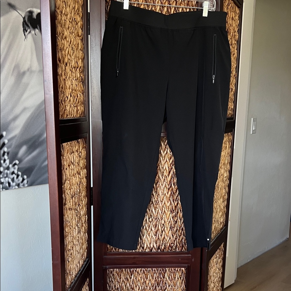 Chico's Zenergy Black crop casual size 2 Pants